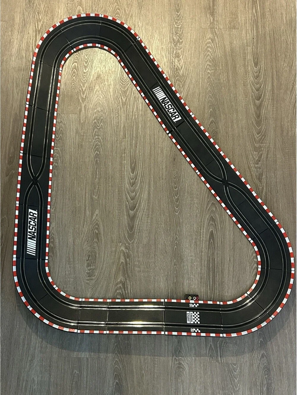 NASCAR High-Banked Tri-Oval Slot Car Track Set 2 Cars Controllers Tested